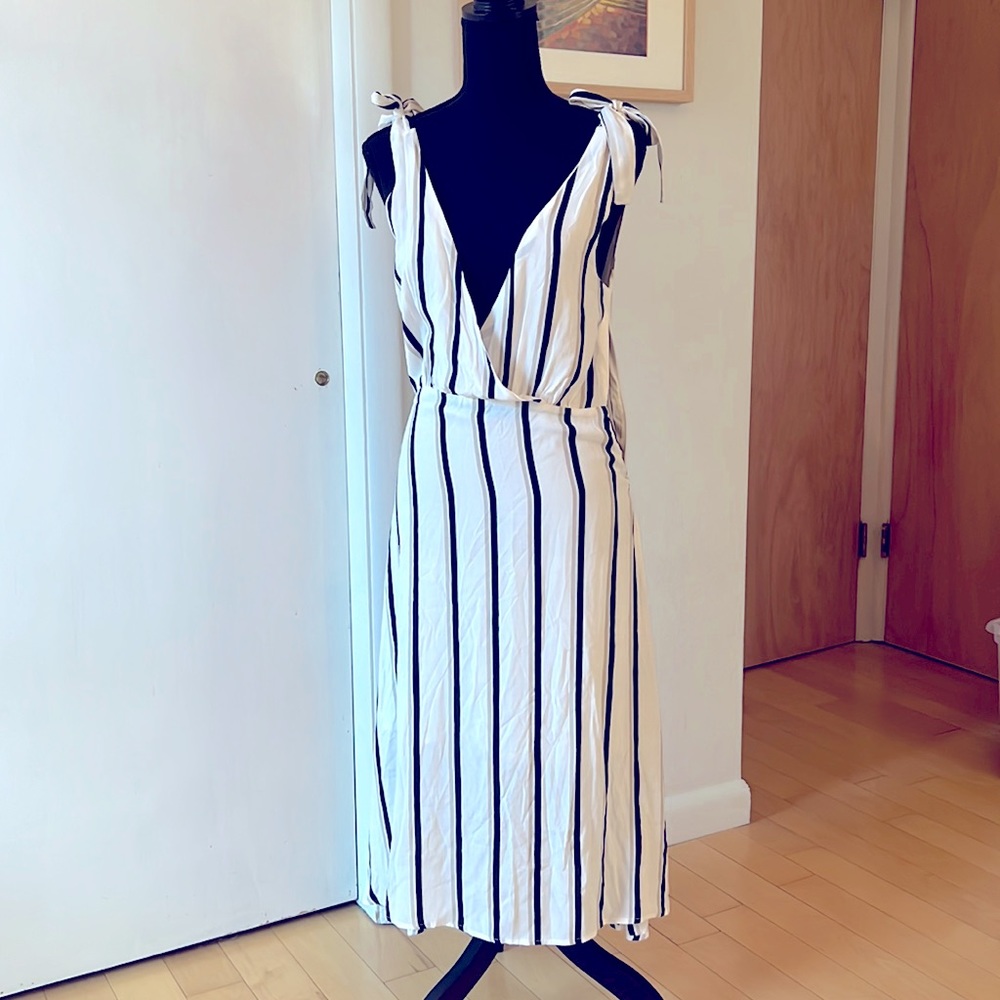 NWT Laju Tea For Two V neck Shoulder Tie V back Navy/Beige/White Midi Dress L
